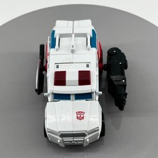Transformers Combiner Wars Deluxe FIRST AID Figure IDW Defensor Protectobot