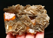 Scheelite ottaedrica gialla