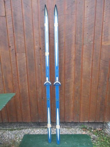 Vecchi sci neve vintage - vintage, in