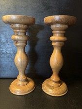 Coppia di candelabri in legno