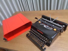Macchina da scrivere Olivetti