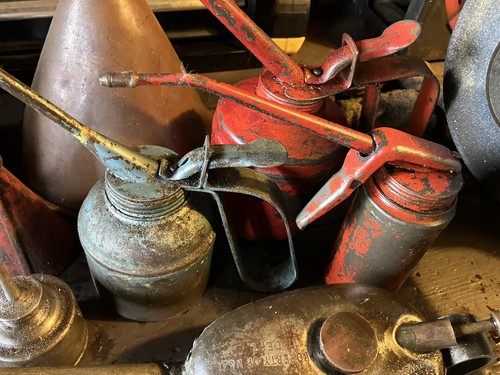Vintage oil cans job - oil, lot