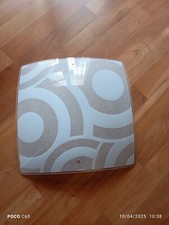 2 plafoniera uguali a soffitto in vetro, funzionanti, sono quadrate 38 x 38 cm. 