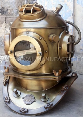 Antico casco subacqueo