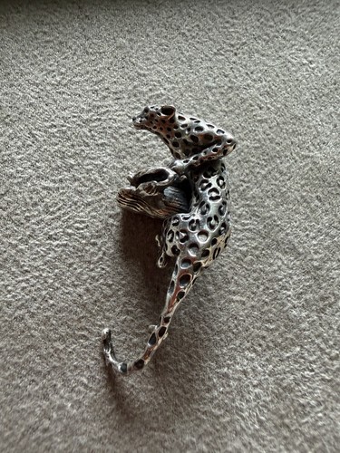 Ciondolo leopardo accovacciato