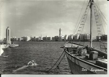 vecchia perfetta cartolina di bari con grossa barca in legno 