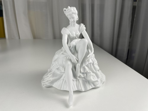 Statua donna porcellana