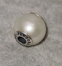 Charm Pandora Essenza Dignità