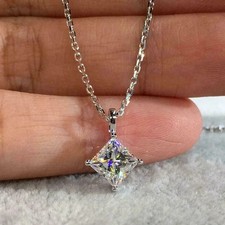 Ciondolo solitario diamante
