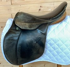 Sella da salto Stubben Romanus in pelle nera e marrone - seduta 17,5" larga misura 31