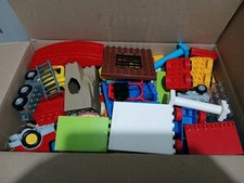 LEGO DUPLO 2kg Pacchetto Misto Lotto Lavoro CAMION SCALE DI MONTAGNA COLONNE SCATOLA RICAMBI 49