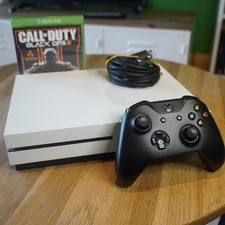 Xbox One S 1TB + Controller Series X Nero + COD Black Ops III | SET COMPLETO