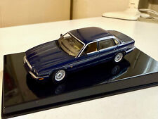 AUTOART 53571 JAGUAR XJ8 BLU MET. 1-43