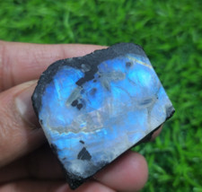 Pietra di luna arcobaleno blu