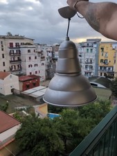 Un Set Di Tre Lampade Da Soffitto Vintage