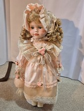 Bambola di porcellana