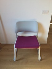 Knoll Spark lounge chair colore grigio chiaro e viola