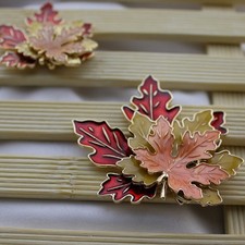  Spilla a forma di foglia