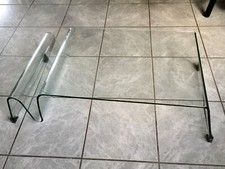 tavolino basso in vetro curvato