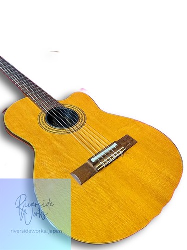 Chitarra classica elettrica
