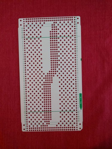Una scheda perforata dal set