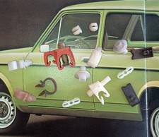 FIAT 128 TT. MINUTERIE IN PLASTICA FISSAGGIO PARTICOLARI DELLA CARROZZERIA (448)