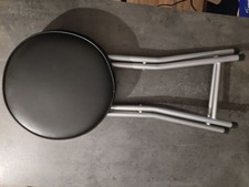 sgabello pieghevole con cuscino imbottito. Usato in buone condizioni