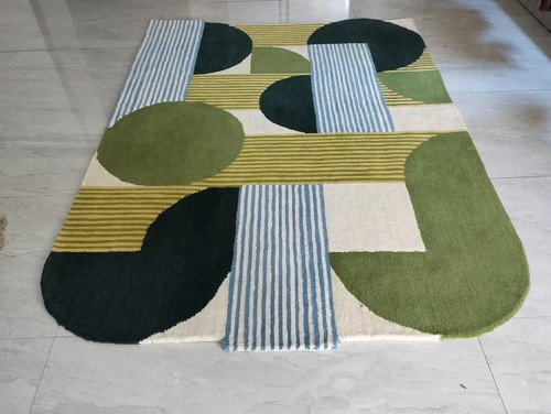 Tappeto geometrico trapuntato