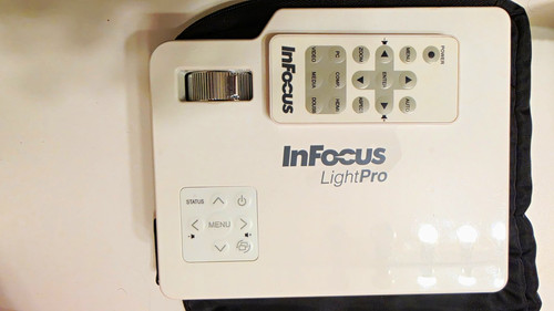 Proiettore film led infocus - proiettore,