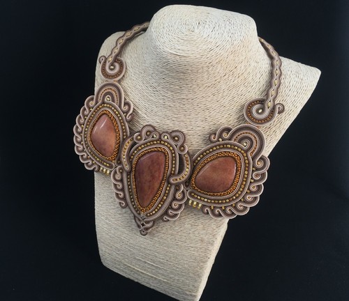 Collana con ciondolo soutache - con,
