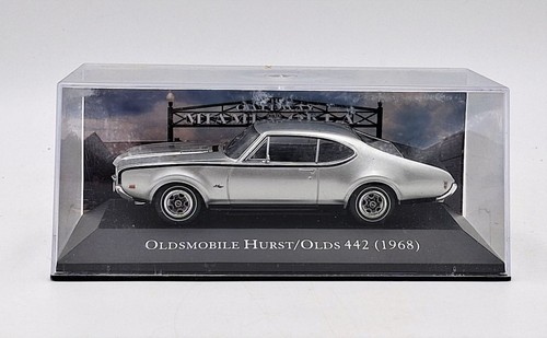 Die cast oldsmobile - 1/43,