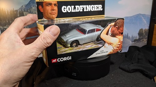Corgi definitive james bond - corgi,