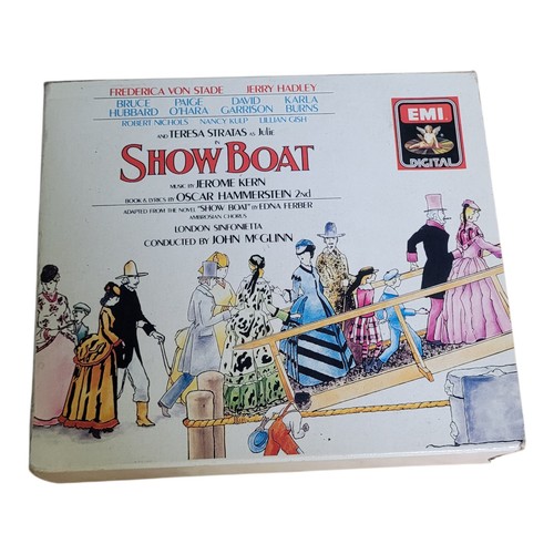 Show boat set - "show, boat"