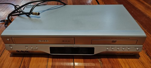 Toshiba v393su1 dvd vcr - toshiba, sd-v393su1