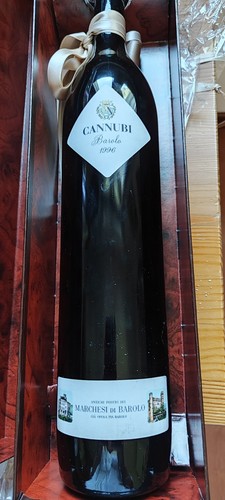 Vino rosso barolo docg - vino,