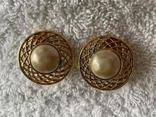 CHANEL. Boucles D’oreilles