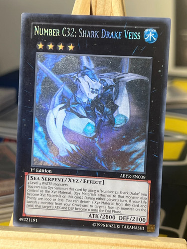 Numnber c32 shark - numnber, veiss