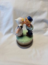 Carimate Musical Figurine