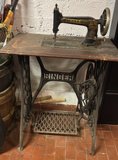 Antica Macchina da Cucire Singer a Pedale con Mobile in Legno e Ferro