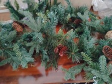 Tralcio/Ramo Pino Cm 180 Con Pigne E Due Tipi Di Aghi Di pino