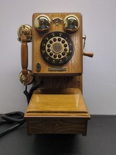 Telefono antico da parete in