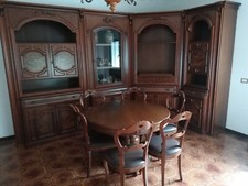 Armadio ad angolo, Tavolo, 6 sedie