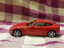 modellino auto scala 1:43 ferrari ff con teca modellini da collezione burago