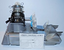 2006 X-PLUS ROBBY IL ROBOT