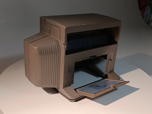 Polaroid close stand - close-up,