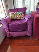 Poltrona in velluto color viola