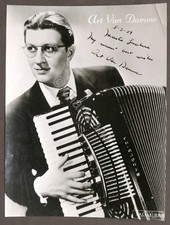 Fotografia con autografo del fisarmonicista Art Van Damme - 1954