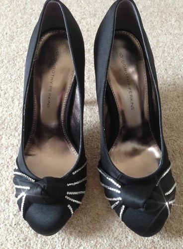 Scarpe corte donna nere raso