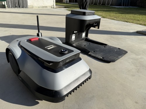 Robot tosaerba ecovacs goat - robot,