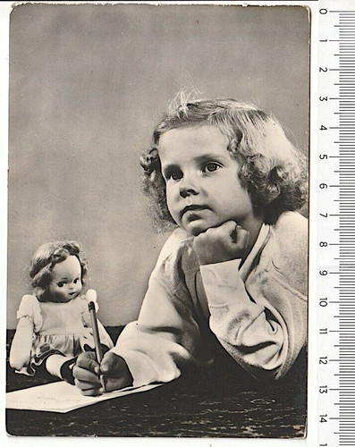 Bambina con bambola 50s